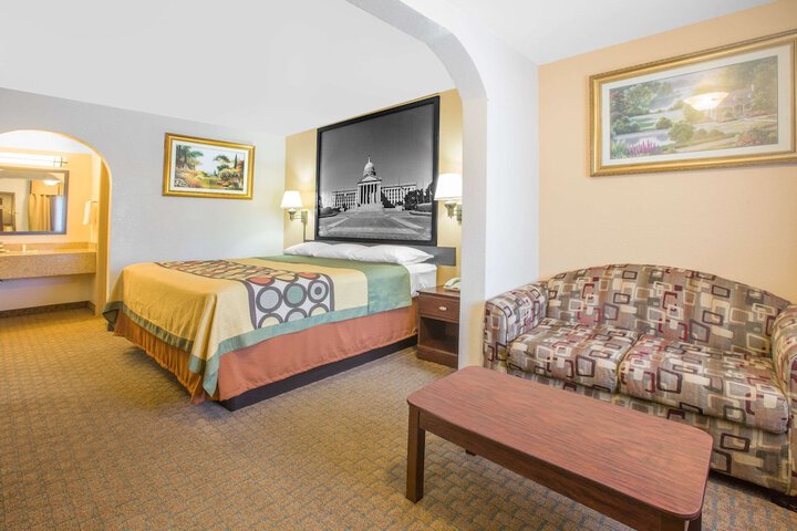 Room 6 of 15