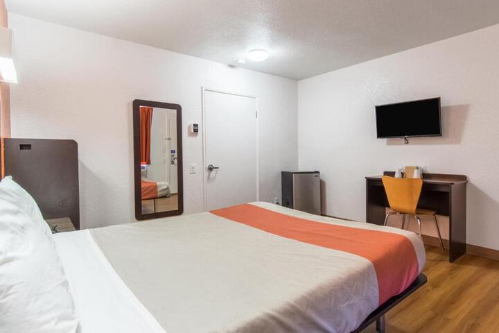 1 Queen Bed ADA Accessible Roll in Shower (4 of 12)