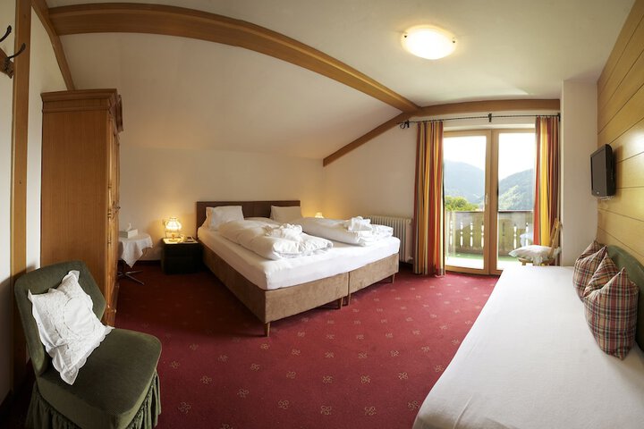 Room 3 of 66