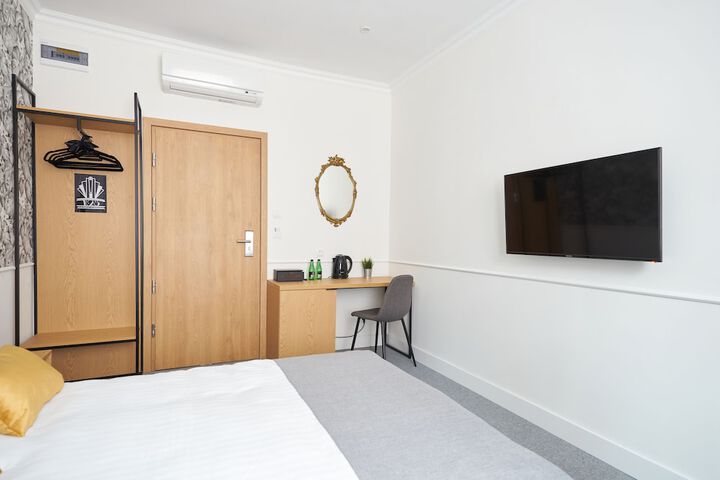 Room 33 of 73