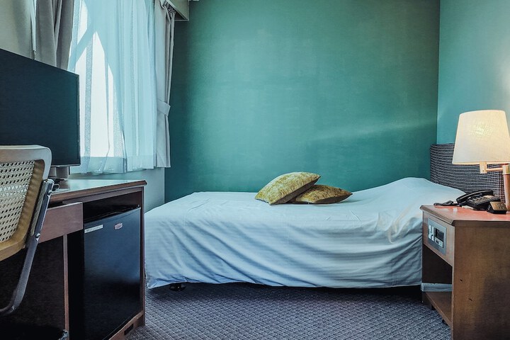 Room 13 of 27