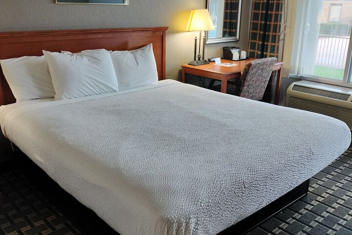 Room 44 of 190