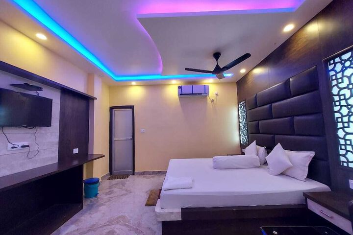 Room 3 of 7