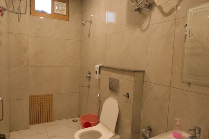 Room 20 of 28