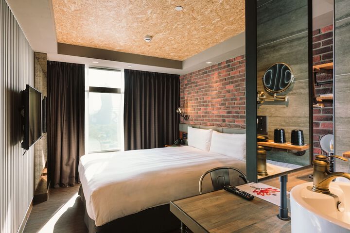 Room 14 of 39
