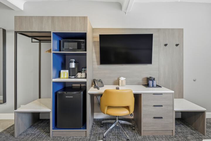 Room 16 of 65