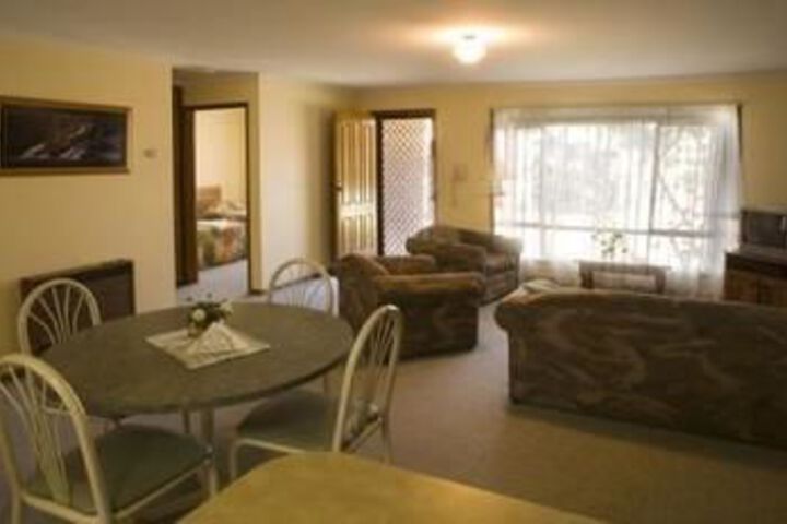 Room 2 of 6