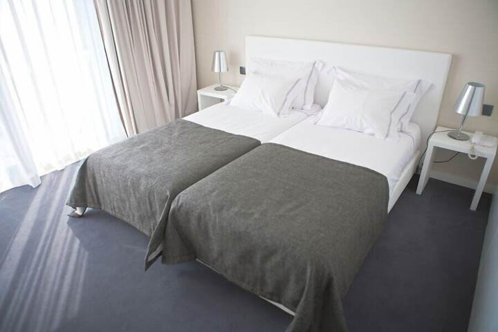Room 10 of 105
