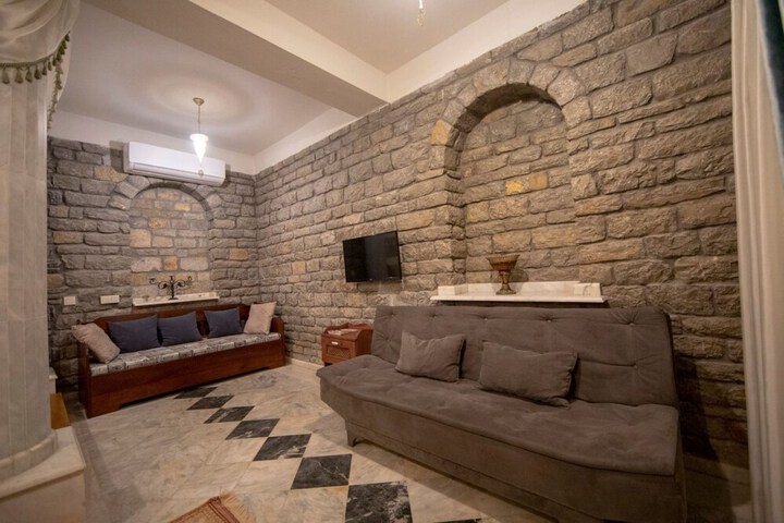 Room 4 of 130