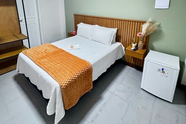 Room 2 of 83