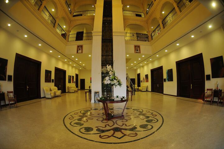 Entrance & Lobby
