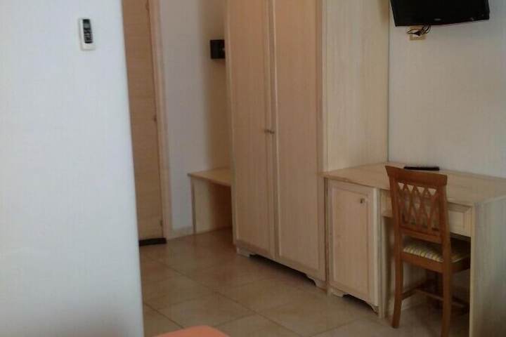 Room 14 of 37