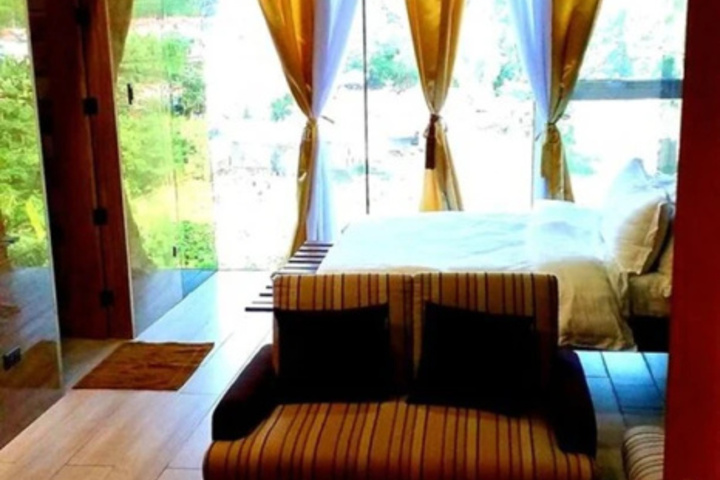 Room 2 of 9