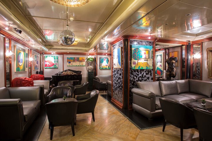 Lounge 98 of 117