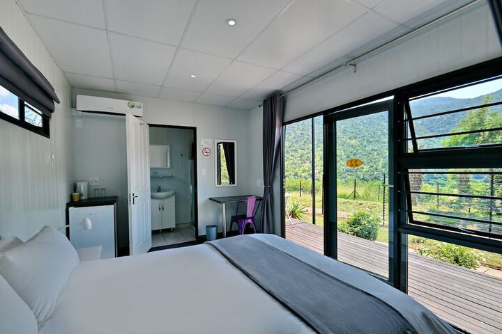 Room 10 of 28