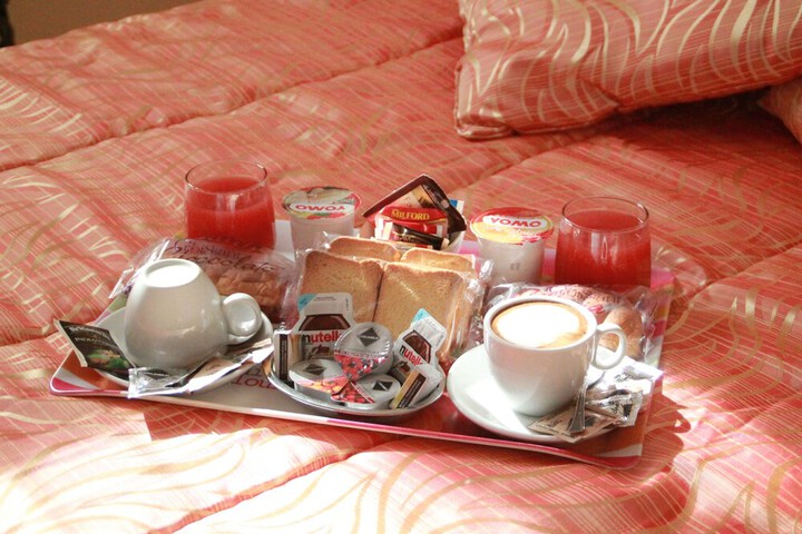 Breakfast/Coffee Service 36 of 45