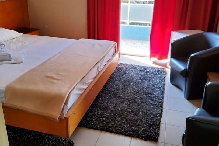Room 7 of 14