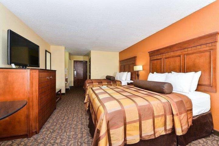 Room 8 of 18