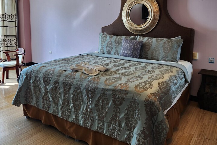 Room 13 of 26
