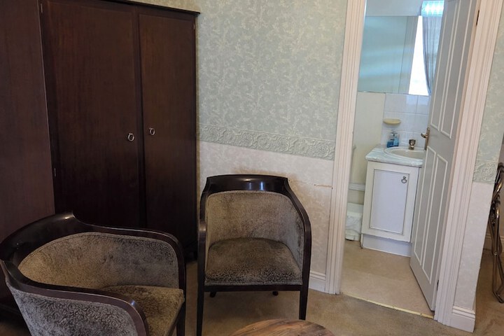 Room 10 of 29