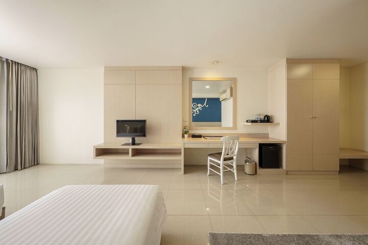 Room 5 of 32