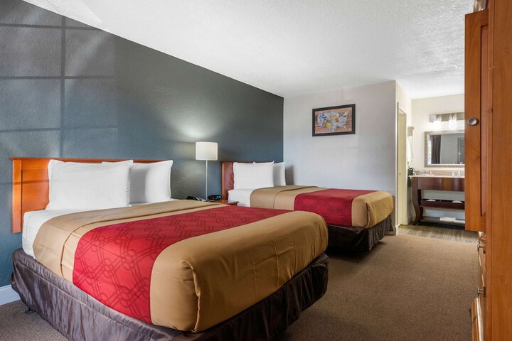 2 Double Beds (2 of 8)