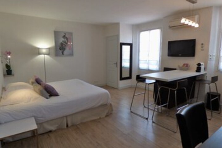Room 7 of 10