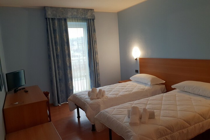 Room 9 of 40