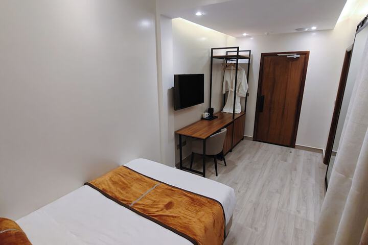 Room 10 of 106