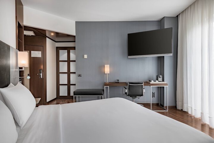 Room 15 of 46
