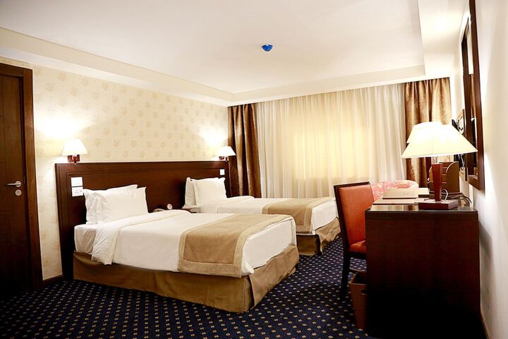 Room 10 of 40