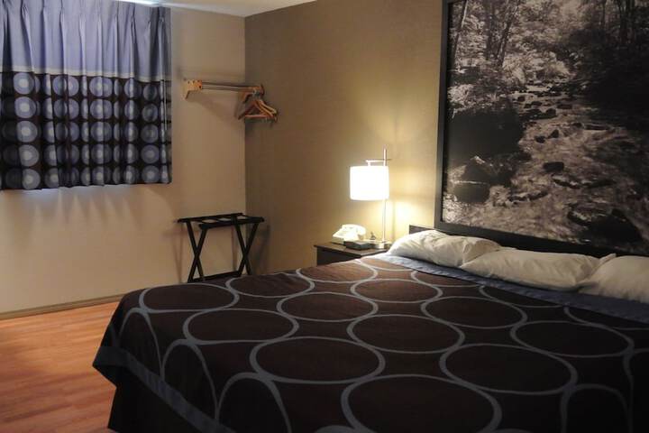 Room 5 of 32