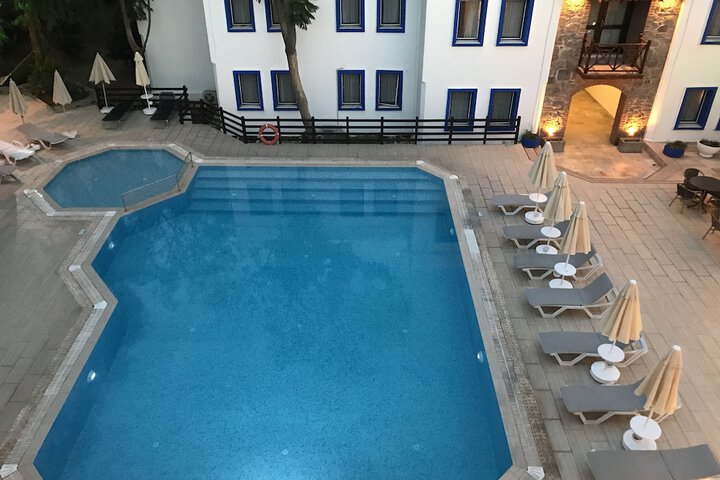 Pool 119 of 184
