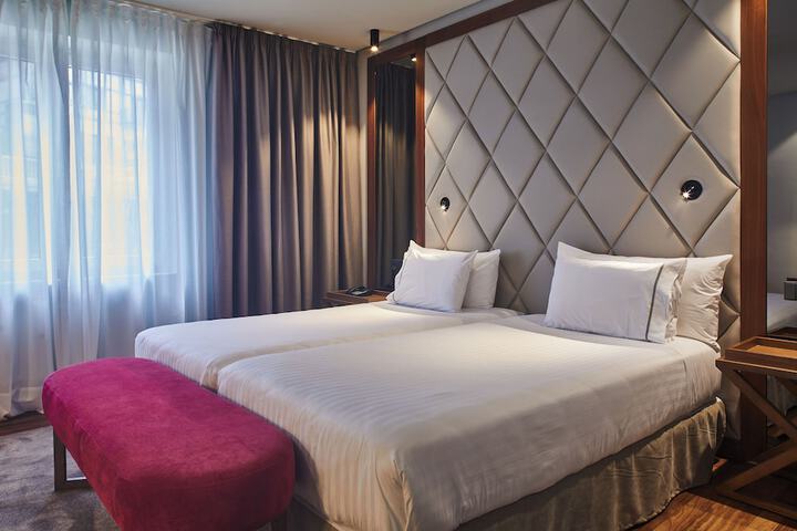 Room 33 of 121