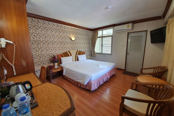 Room 14 of 48