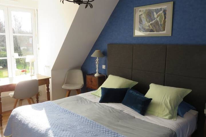 Room 2 of 25