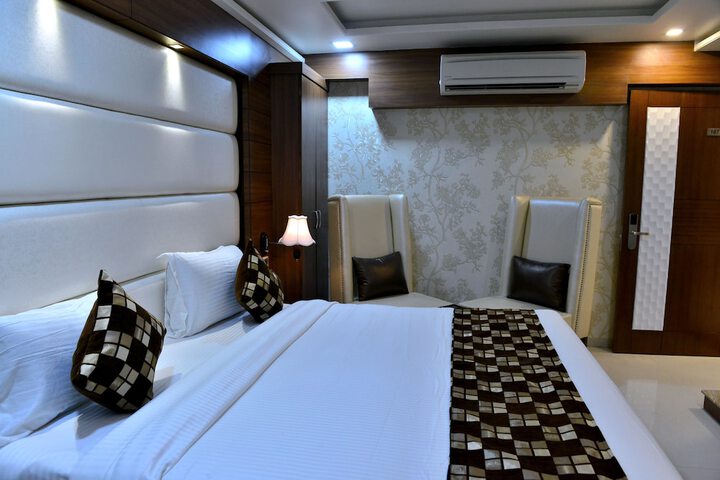 Room 35 of 123