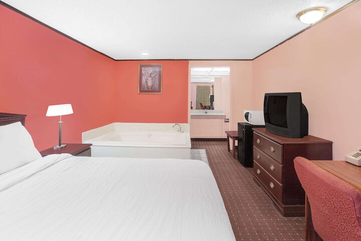 1 King Bed (7 of 10)