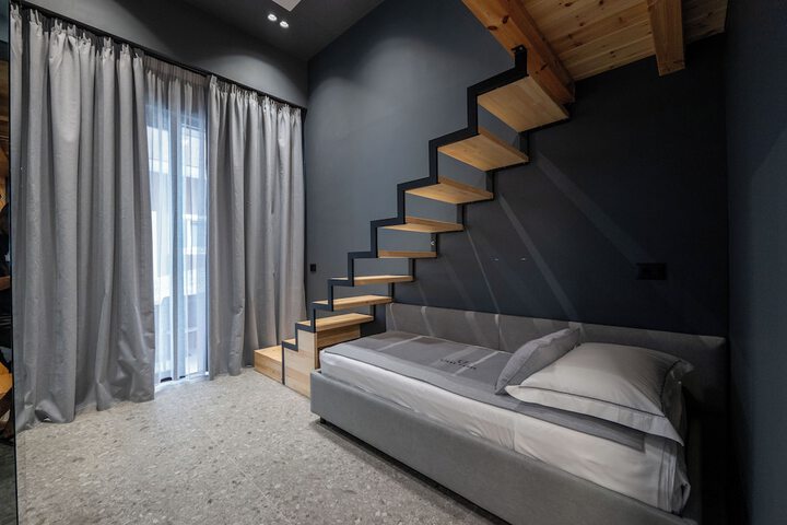 Room 32 of 147