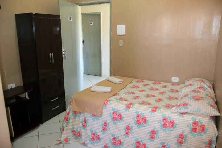 Room 10 of 14