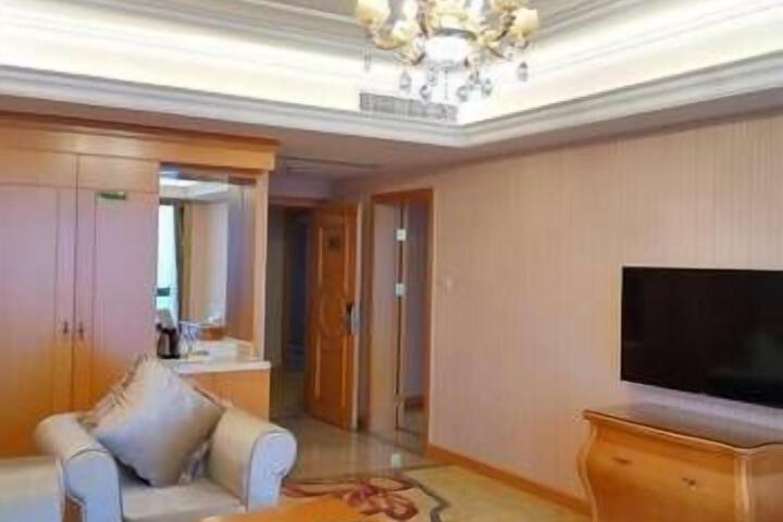 Room 9 of 20