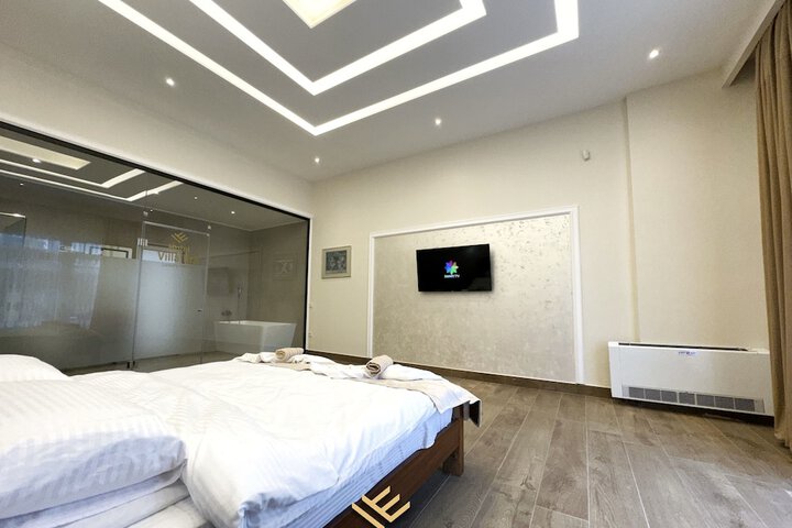 Room 7 of 121