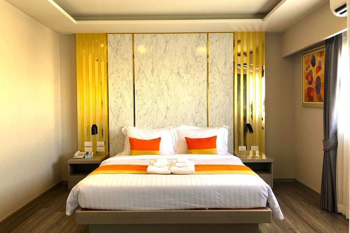 Room 12 of 150