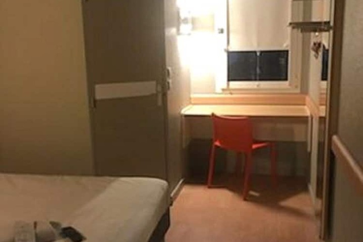 Room 18 of 34