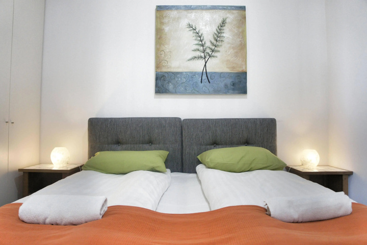 Room 3 of 10