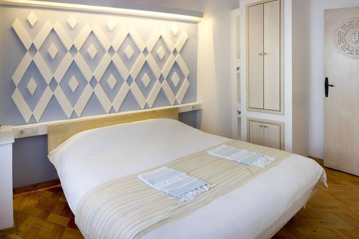 Room 13 of 19