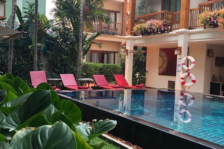 Pool Hotel