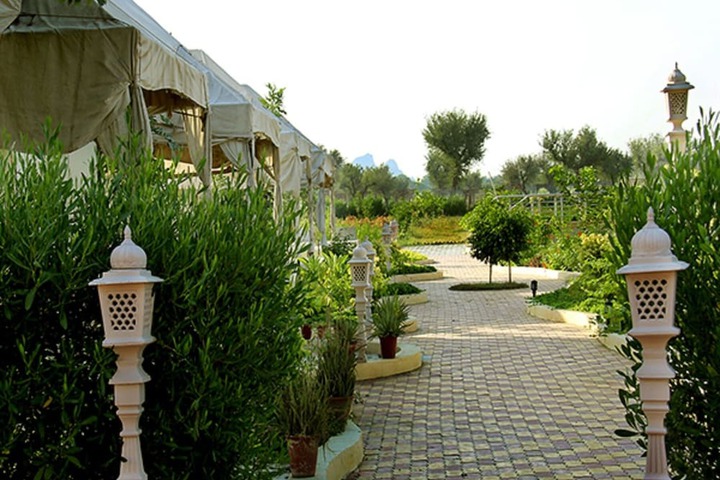 Hotel Exterior 4 of 23