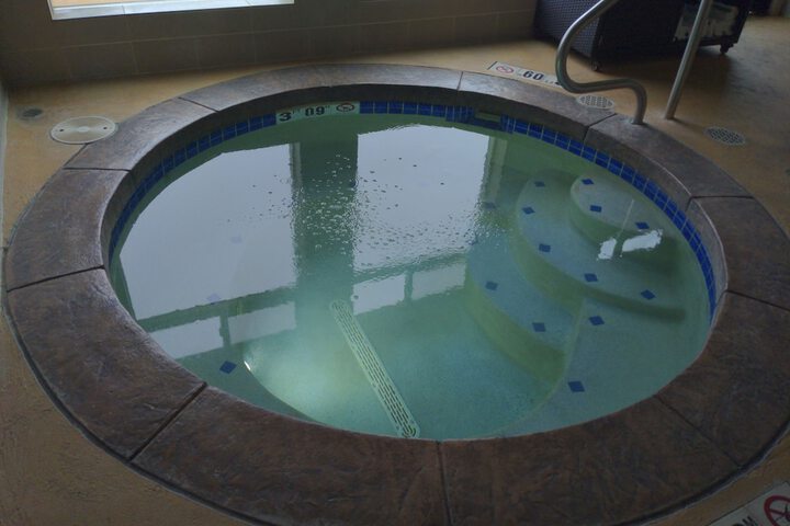 Indoor spa tub