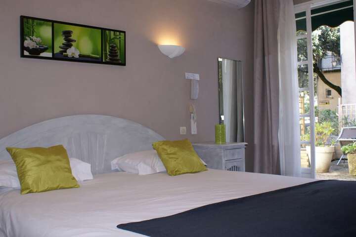 Room 10 of 48
